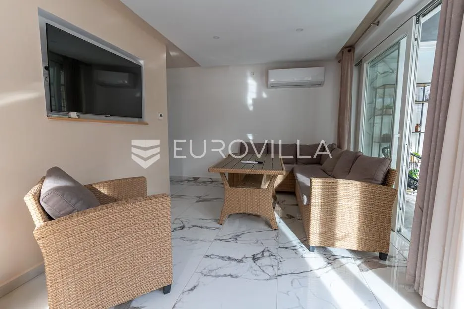 velika, vila za odmor na atraktivnoj lokaciji - slika 14