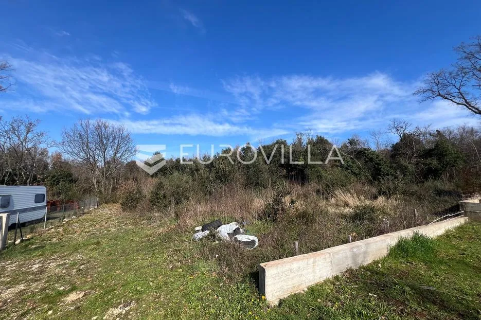 istra, šišan, poljoprivredno zemljište 450 m² - slika 2