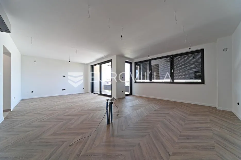 osijek, donji grad, moderan trosoban stan s dva parkirna mjesta površine 111 m² - slika 1