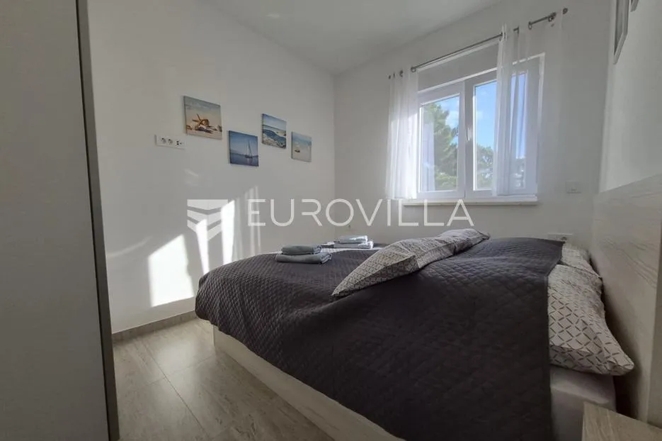 vir, prizemni apartman s 2 spavaće sobe, 40 m od mora, top lokacija - slika 37