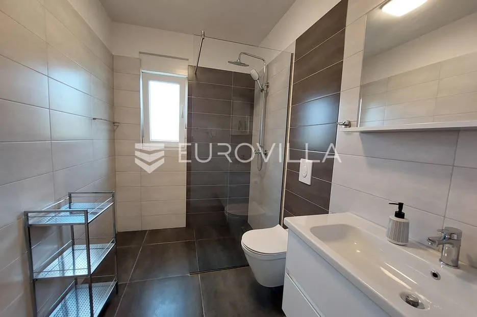šišan, moderna villa s bazenom na mirnoj lokaciji - slika 35