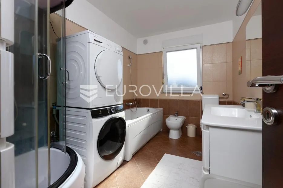 viškovo, marčelji, odličan peterosoban stan 151 m², dvoetažan - slika 12
