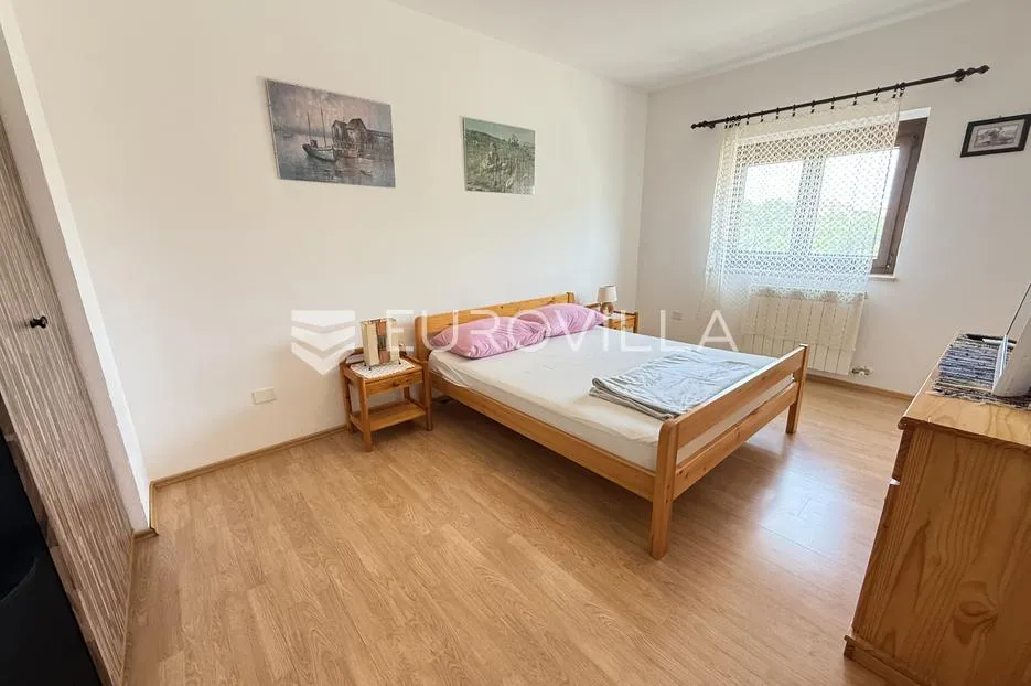 pula, veli vrh - prostrana kuća s pet stambenih jedinica, bazen 22 m2, garaža - mirna lokacija - slika 34