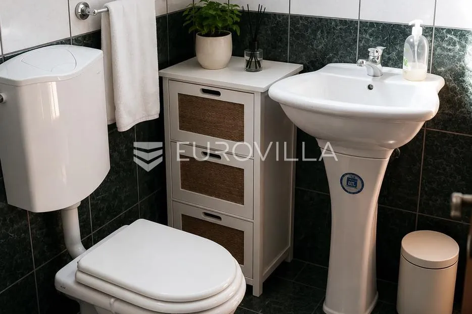 vinkovci, kuća 300 m², centar, namještena, odmah useljiva - slika 22