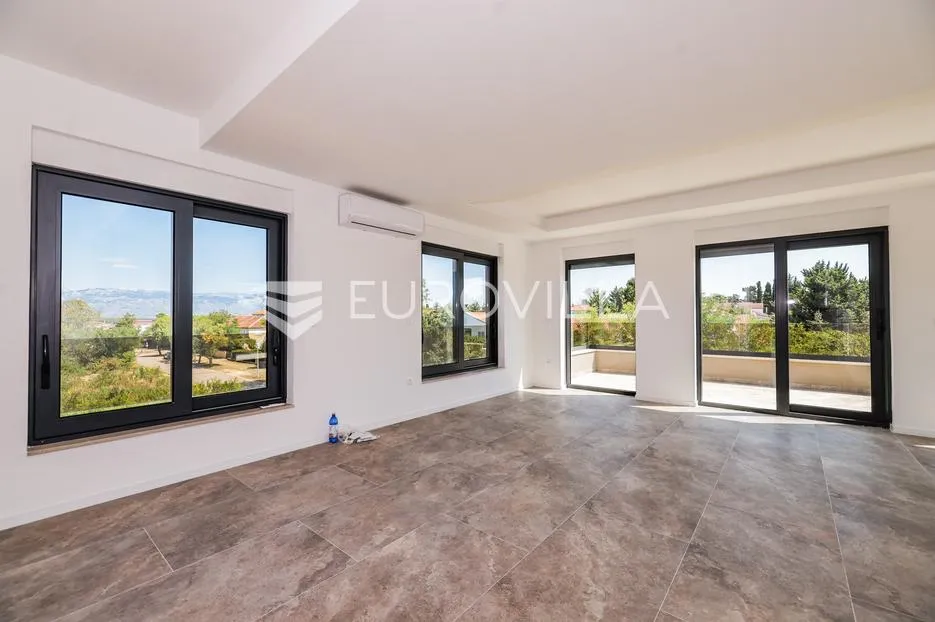 zadar, privlaka, trosoban stan na prvom katu s pogledom na more 110,22 m² - slika 2