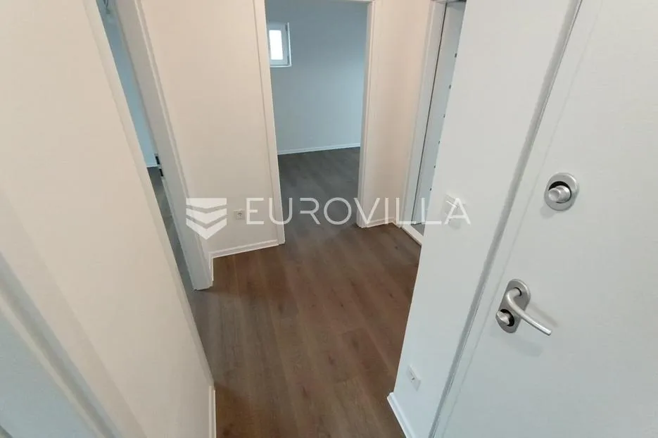 split, brda, potpuno renoviran trosoban stan - slika 10