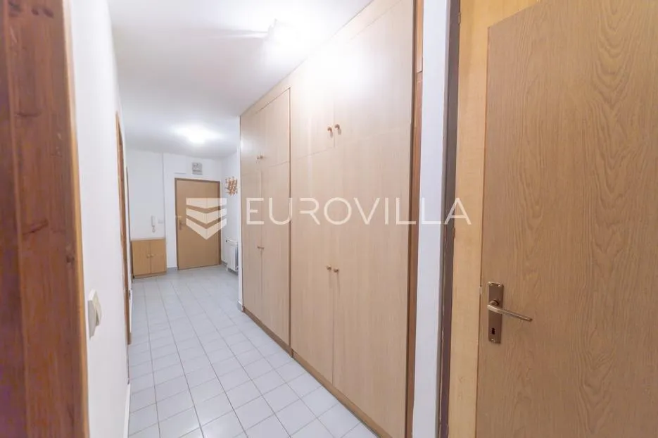 vukovar, borovo naselje, dvosoban stan s loggiom 56,38 m² i spremištem - slika 2
