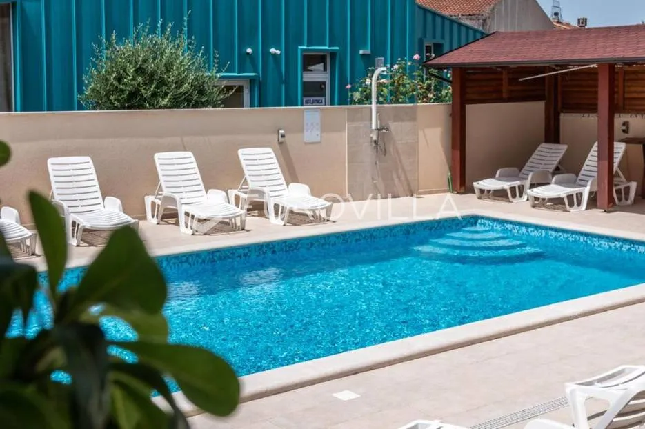 istra, peroj, apartmanska kuća s prekrasnom okućnicom i panoramskim pogledom na brijune - slika 6