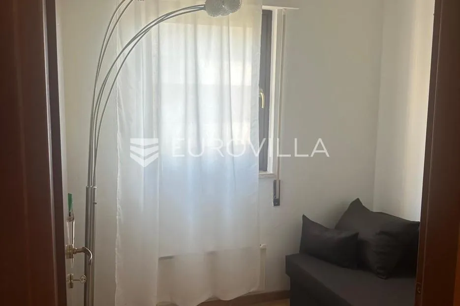 ližnjan, prostran trosoban stan na prvom katu s terasom i pogledom na more - slika 21
