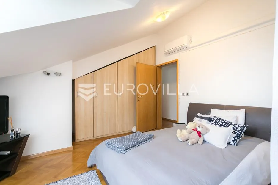 zagreb, maksimir, prekrasan dvoetažni peterosoban stan 202,10 m² - slika 12