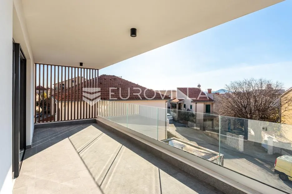 vodice, novogradnja, penthouse s krovnom terasom i pogledom na more, 150,94 m² - slika 14