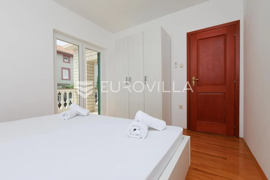 novi vinodolski, centar, kuća s 3 stambene jedinice, najam - slika 10