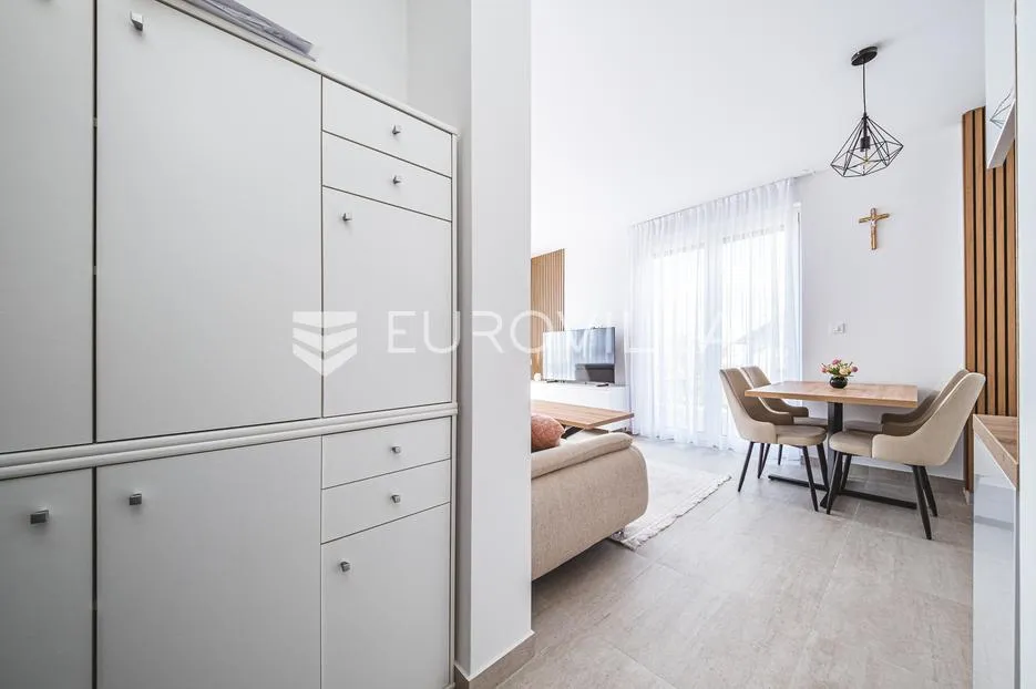 blato, novouređen trosoban penthouse nkp 68 m2 - slika 5