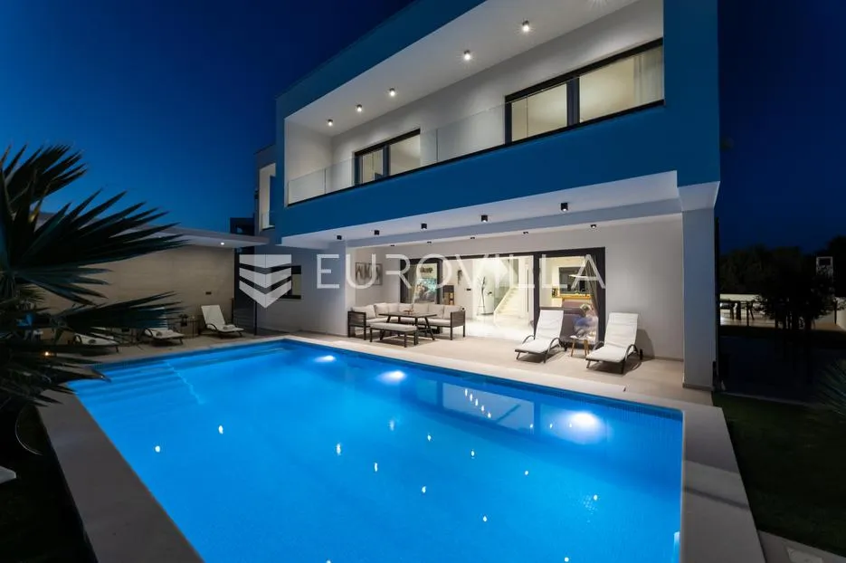 primošten, prekrasna vila s bazenom i pogledom na more, 311,56 m² - slika 39