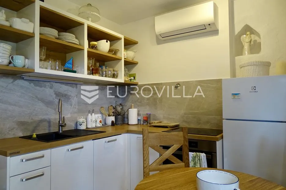 krk, omišalj, adaptirana kamena kuća u nizu s pogledom na more površine 54 m² - slika 6