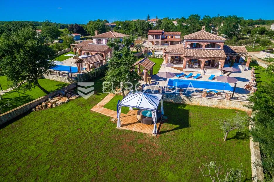 istra, višnjan, autentična istarska kamena kuća s bazenom i velikom okućnicom - slika 44