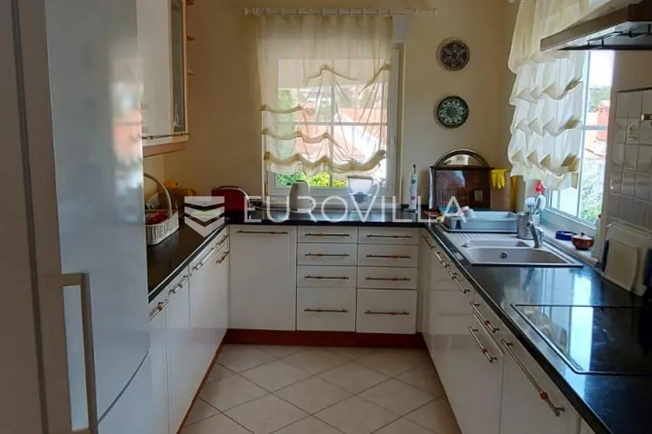 istra, pješčana uvala, vila s okućnicom prvi red do mora - slika 5