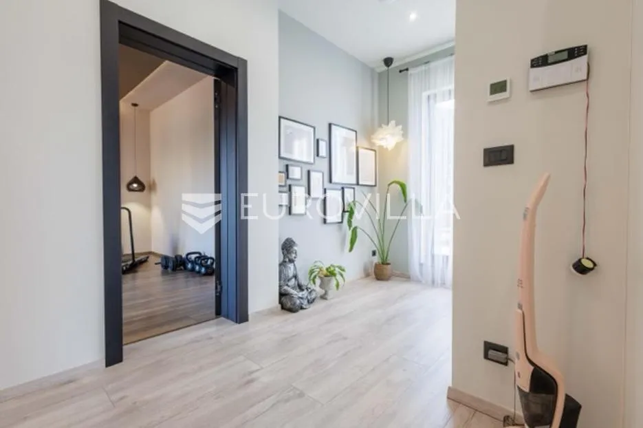premantura, unikatna i elegantnan vila s bazenom na velikoj uređenoj okućnici - slika 36