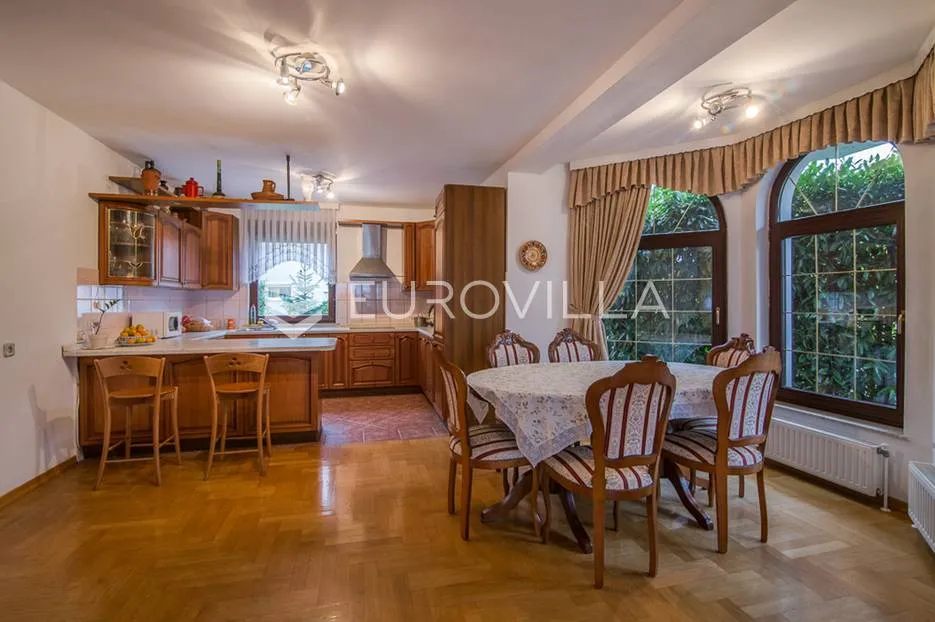 Zagreb, Maksimir, prekrasna obiteljska kuća na zemljištu 1450 m²