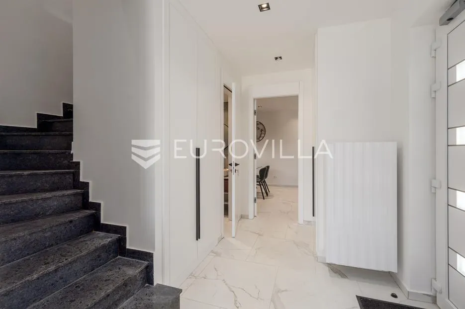 istra, poreč, najam kuće 116 m² s jacuzzijem i vrtom na super lokaciji s pogledom na more - slika 7