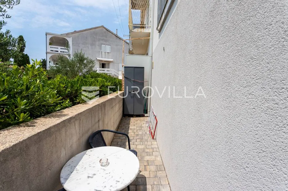 novalja, novouređena kuća s tri apartmana u centru grada - slika 21