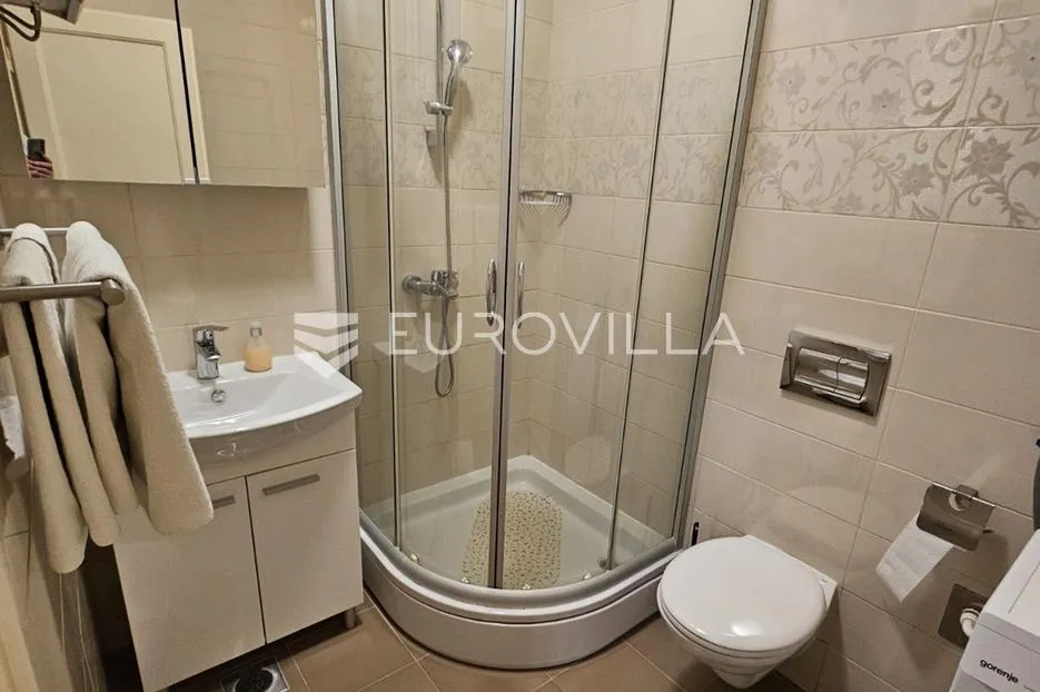 osijek, centar, najam uređenog četverosobnog stana površine 94 m² - slika 7