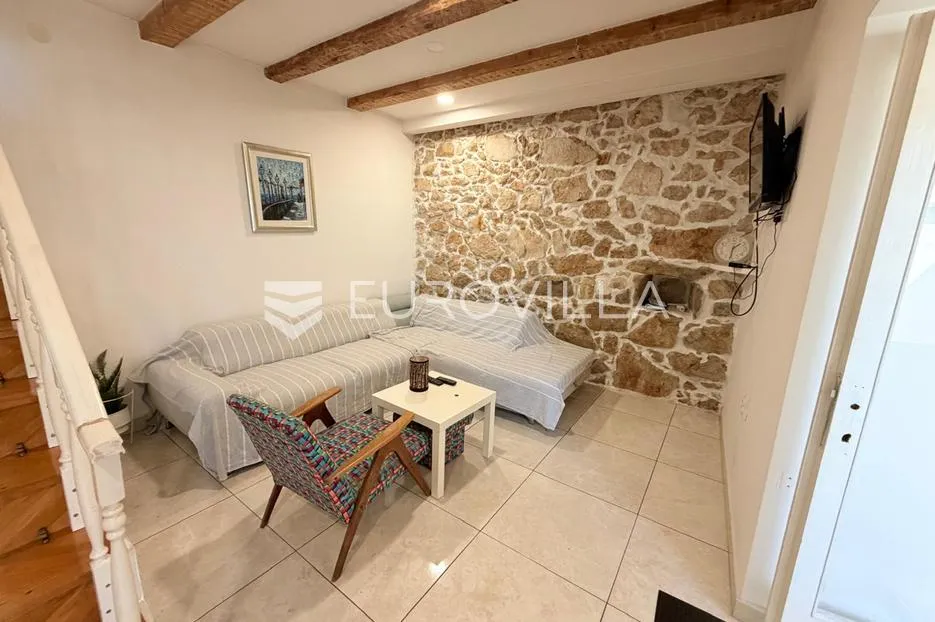 novi vinodolski, kuća trosobni stan od 85 m² s terasom, 250 m od mora - slika 2