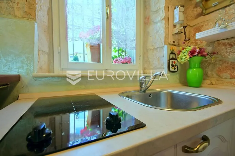 istra, poreč - kamena kuća sa bazenom i pogledom na more - slika 9