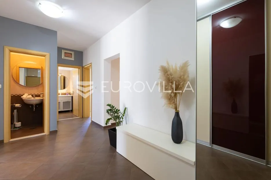 kaštel novi, komforan dvosoban stan - slika 3