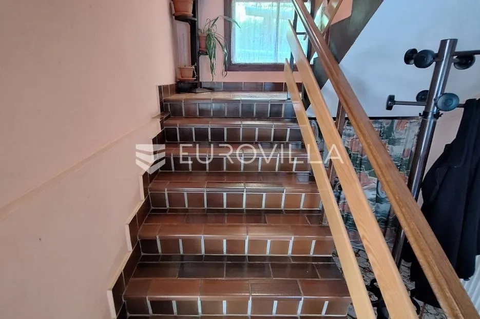 karlovac, stative, kuća 270 m², 40 m do rijeke dobre - slika 12
