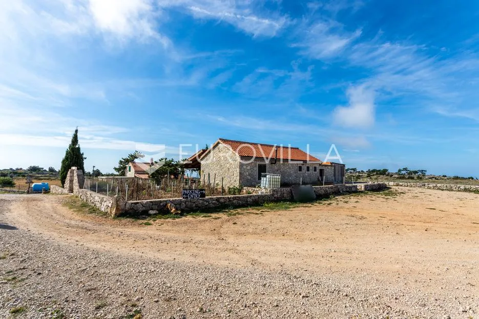 hvar, veliko lijepo imanje s tri kuće na parceli od 32500 m2 - slika 19