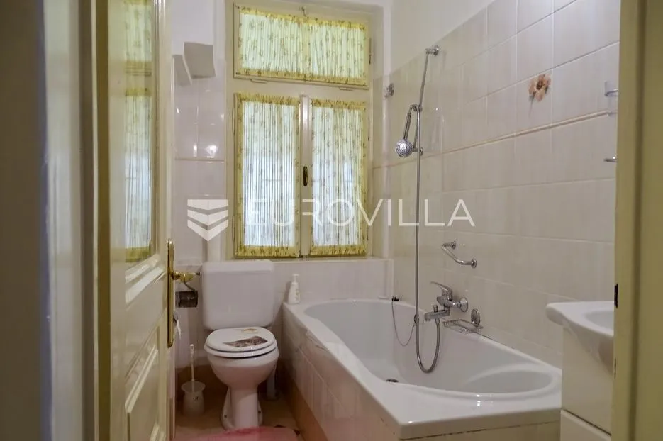 lovran, ekskluzivan stan u povijesnoj vili, 120,26 m², prvi red do mora - slika 10