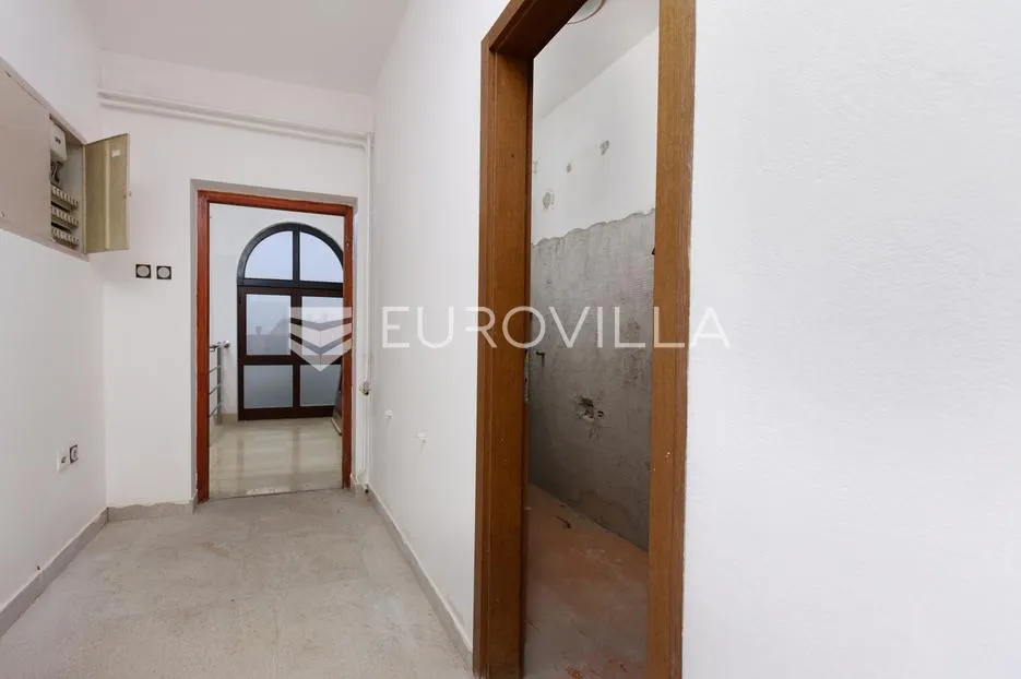 rijeka, hosti, južno orijentiran stan 120 m² potkrovlje 150 m², pogled na more - slika 7