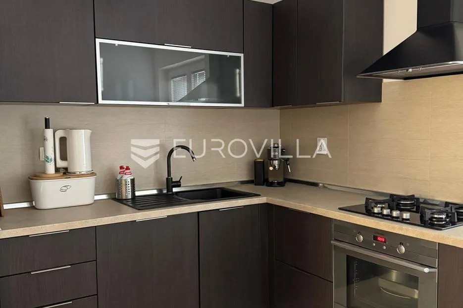 istra, pula, renovirana i namještena kuća nedaleko pulske arene, 93 m², dvorište 63 m² - slika 6