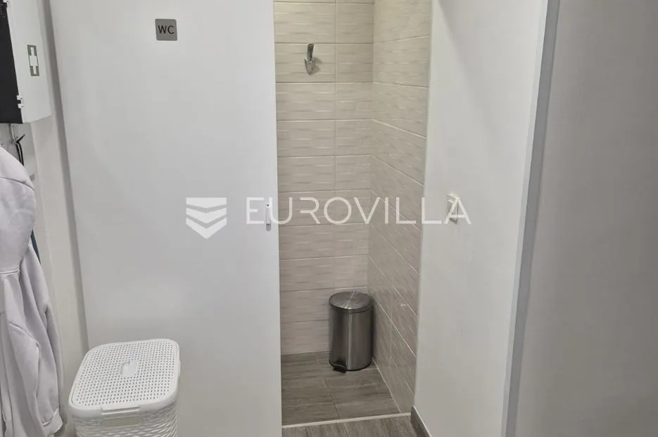 osijek, centar, lijepo uređen poslovni prostor 54 m², odlična lokacija - slika 13
