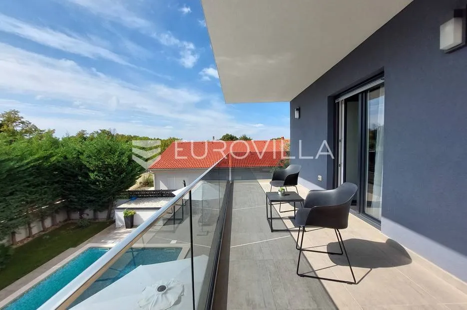šišan, moderna villa s bazenom na mirnoj lokaciji - slika 33