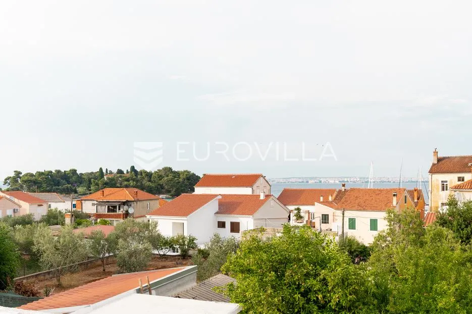 otok ugljan, preko, lijepa kuća s tri stana i pogledom na more - slika 62