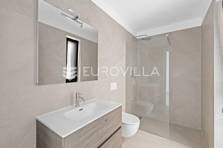 istra, novigrad, stan s 2 spavaće sobe na 1. katu 98 m² parkirno mjesto - slika 19