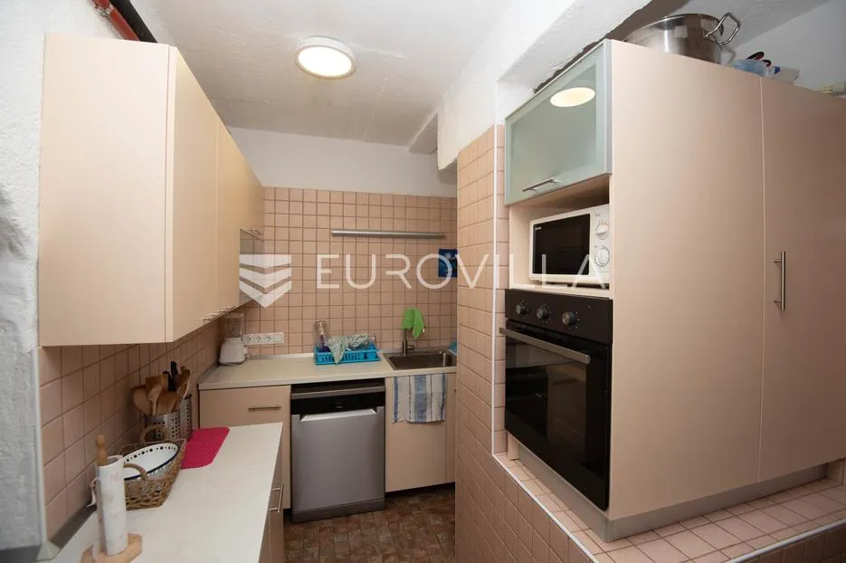 tisno, ekskluzivna apartmanska kuća prvi red do mora s panoramskim pogledom i brodicom - slika 6