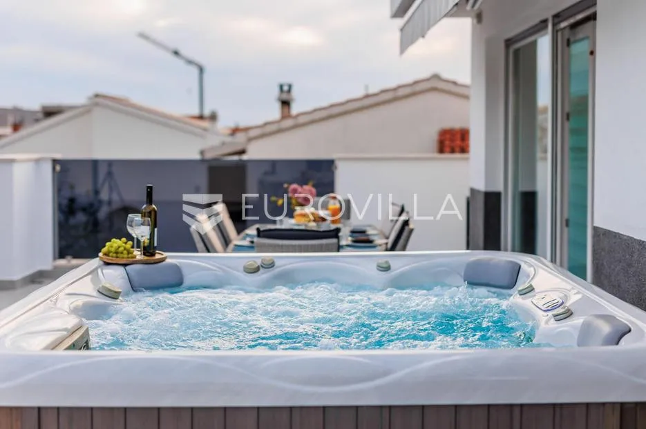 podstrana, strožanac, prekrasan dvoetažan penthouse - slika 10