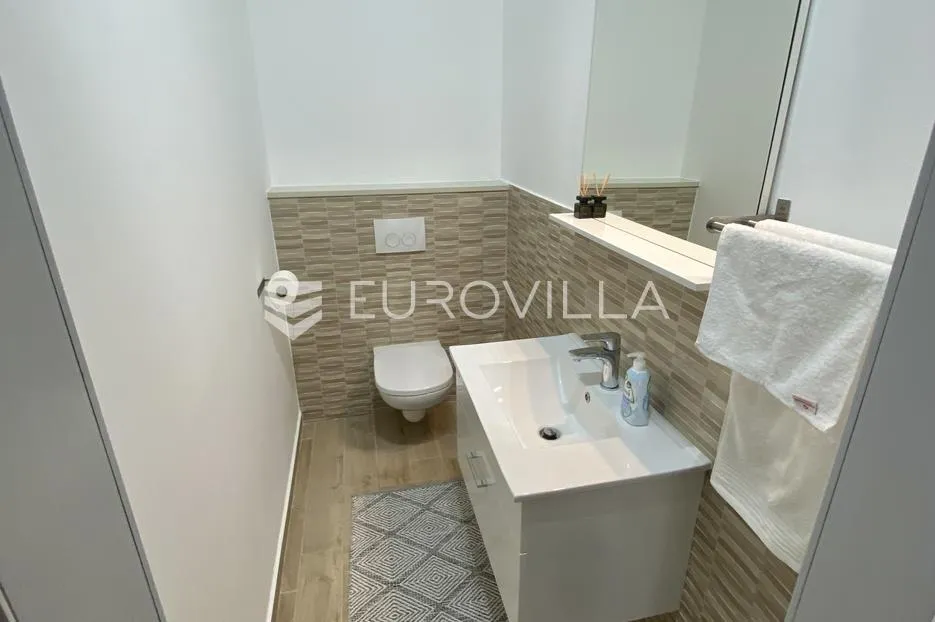 istra, pula, luksuzan, moderno opremljen trosoban stan 85 m² - slika 13