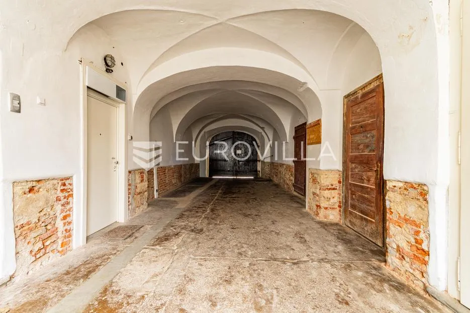 varaždin, centar, barokni dvoetažni stan 231 m² - slika 15