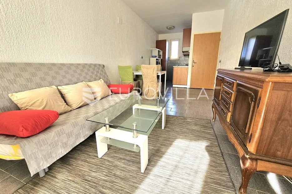 ližnjan, prostrana apartmanska kuća s tri stambene jedinice i vrtom - slika 30