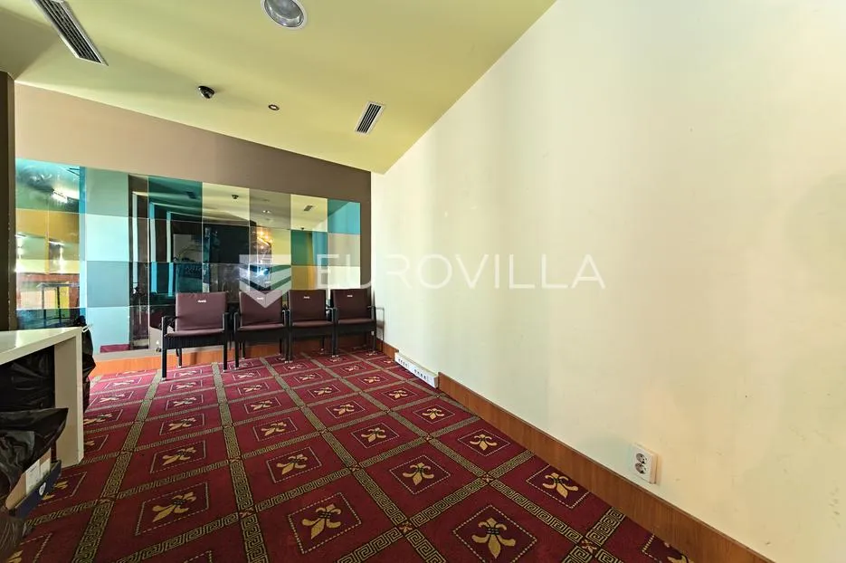 osijek, centar, atraktivan ulični poslovni prostor 267 m² - slika 9
