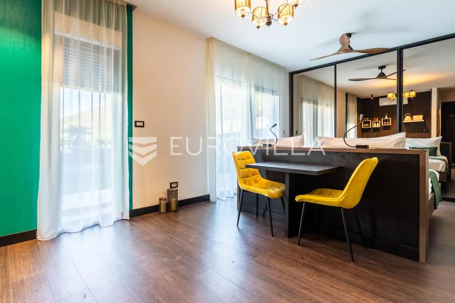 podstrana, apartmanska vila s bazenom i krovnom terasom - slika 5