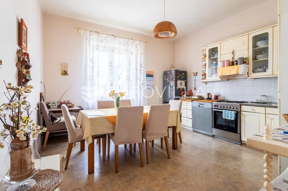 split, bačvice, trosoban stan na odličnoj lokaciji, 105m2 - slika 9