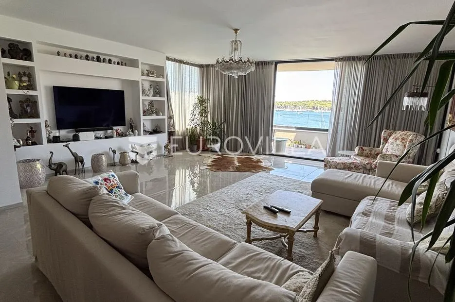 medulin, pješčana uvala, ekskluzivan penthouse prvi red do mora - slika 19