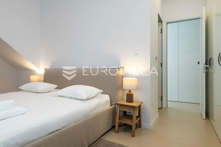 šibenik, brodarica, prekrasna vila s bazenom, prvi red do mora - slika 16
