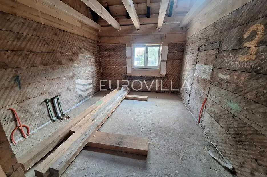 ogulin, kuća 180 m², centar grada, renovirano - slika 1