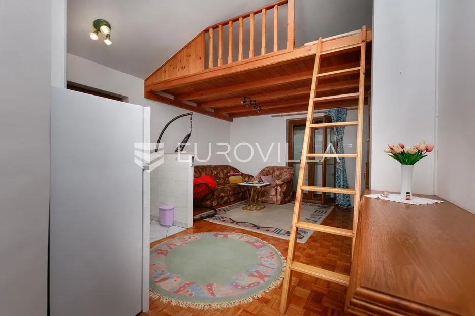 Crikvenica, uređen stan površine 41,95 m² s pogledom na more